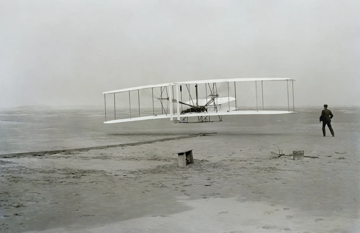 Wright Brothers catch flight, 1903